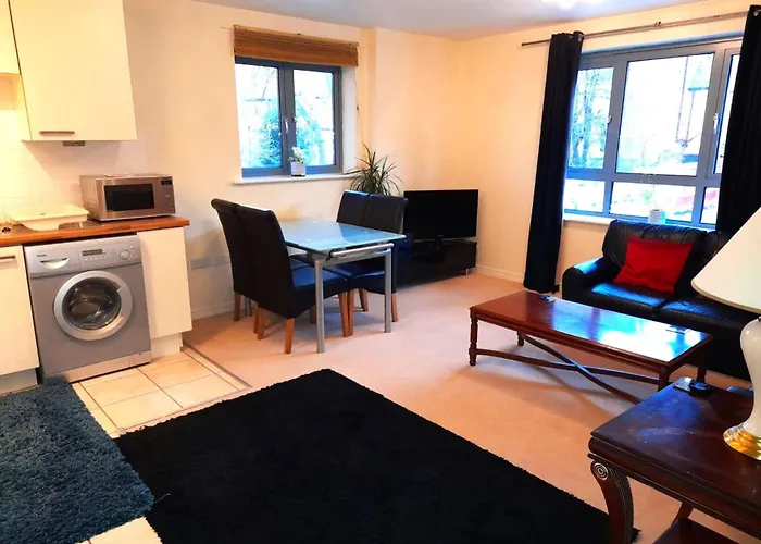 Oxford Apartment-- Free Parking 2 Bedrooms-2Bathrooms-Located In Jericho Oxford Close To Bus And Rail Station