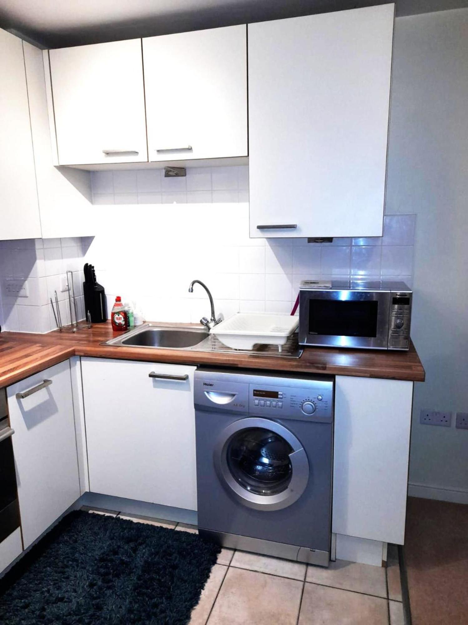 Apartment-- Free Parking 2 Bedrooms-2bathrooms-located In Jericho Close To Bus And Rail Station *