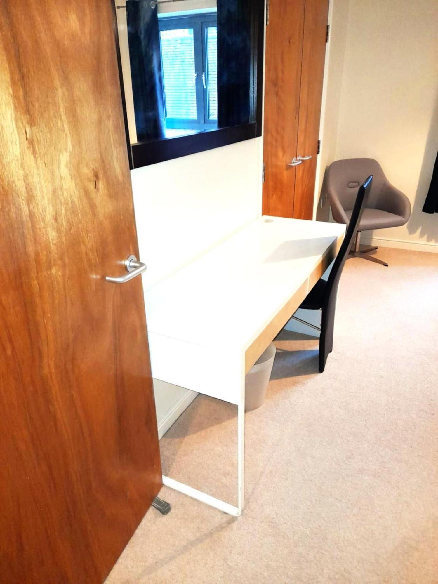 Apartment-- Free Parking 2 Bedrooms-2bathrooms-located In Jericho Close To Bus And Rail Station * Oxford